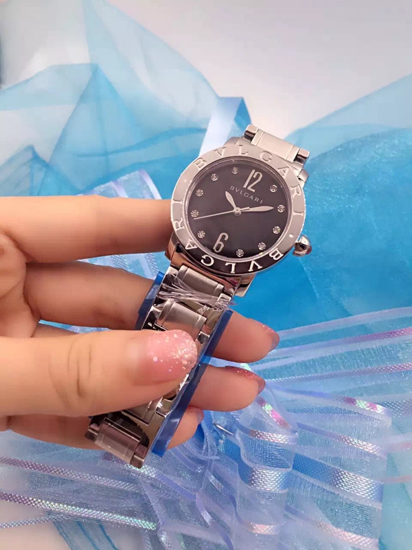 ブルガリ時計正面デザイン